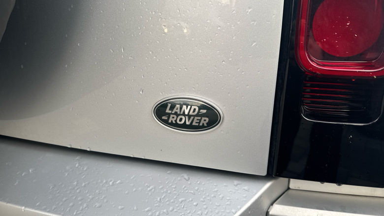 Land Rover Defender 2.0 D200 110 5dr Auto Diesel Estate